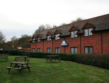 Hotel Days By Wyndham Sevenoaks Clacket Lane 3*