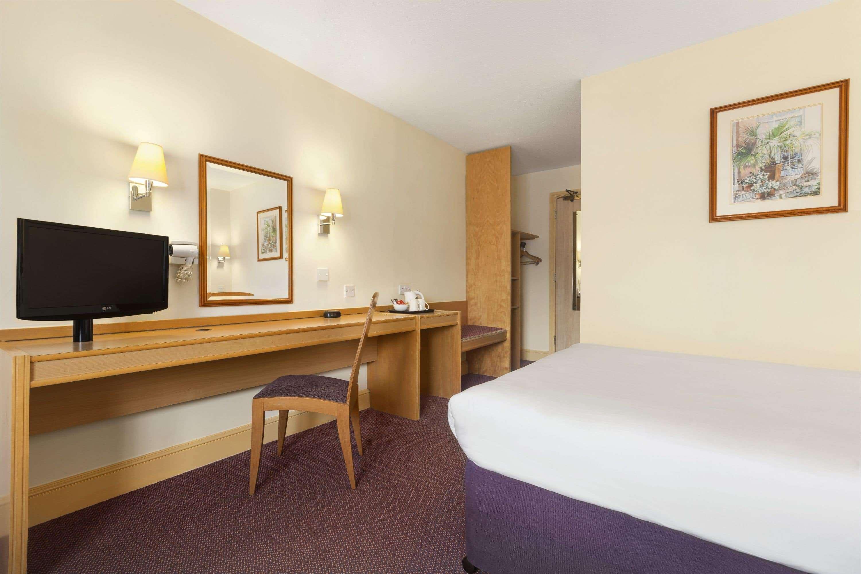 Hotel Days By Wyndham Sevenoaks Clacket Lane 3*