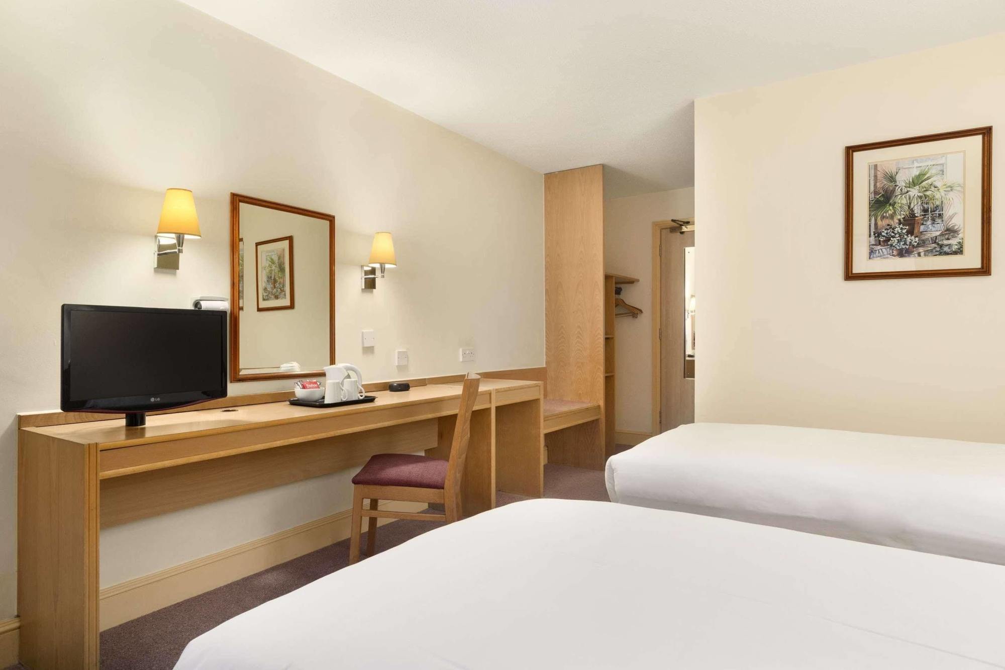 Days By Wyndham Sevenoaks Clacket Lane 3* Westerham