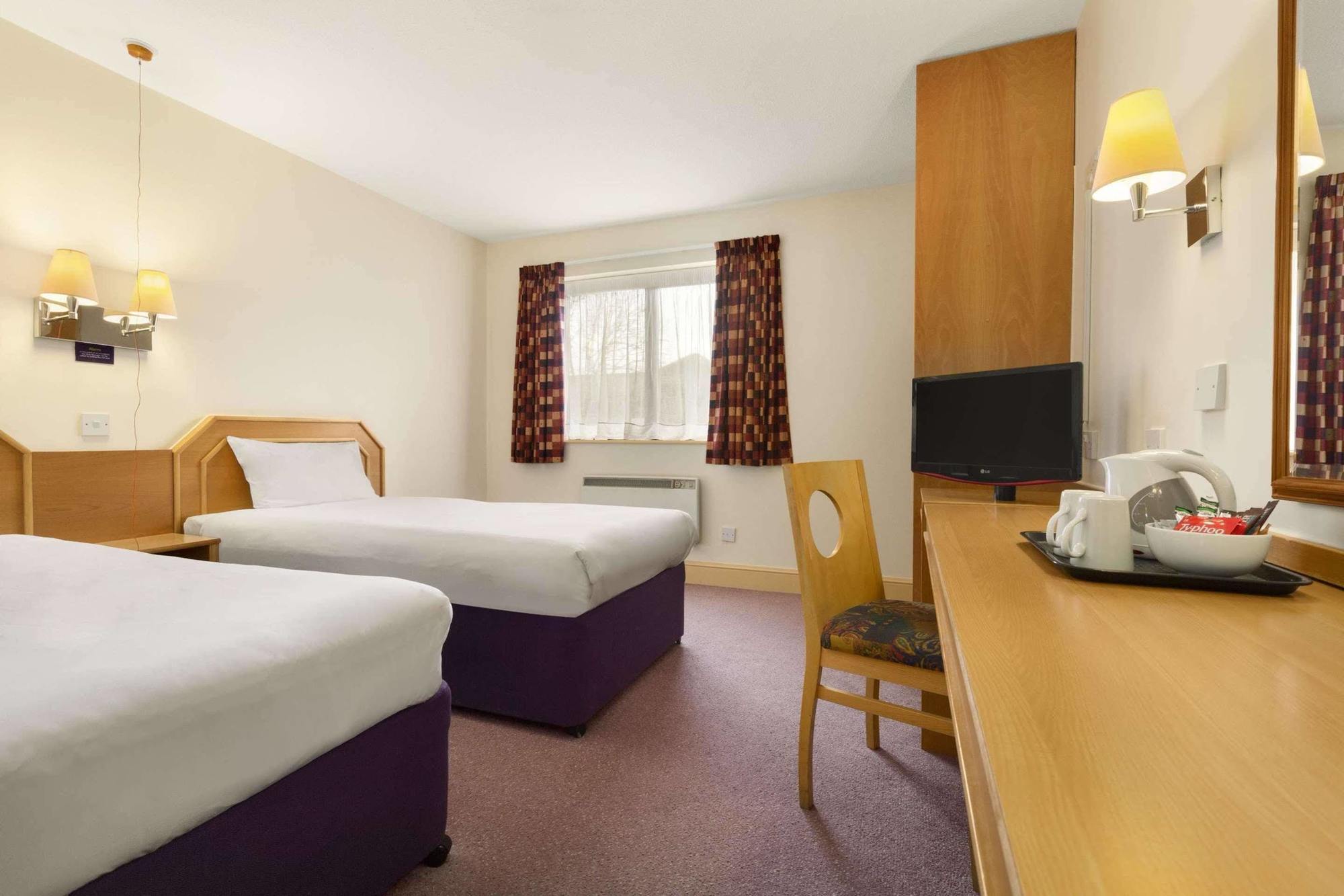 Days By Wyndham Sevenoaks Clacket Lane Hotel