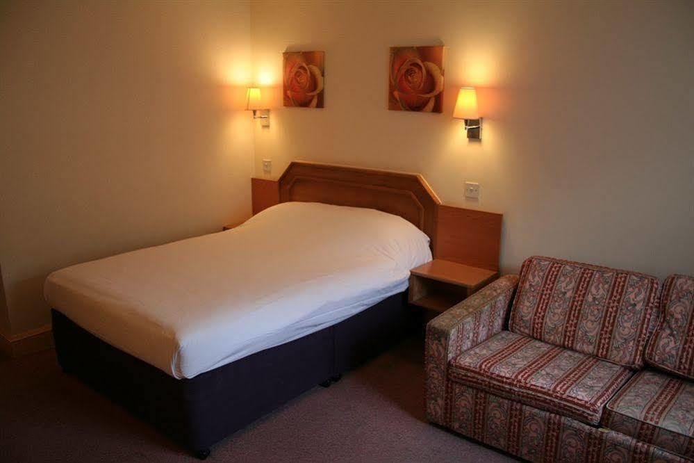Hotel Days By Wyndham Sevenoaks Clacket Lane 3*